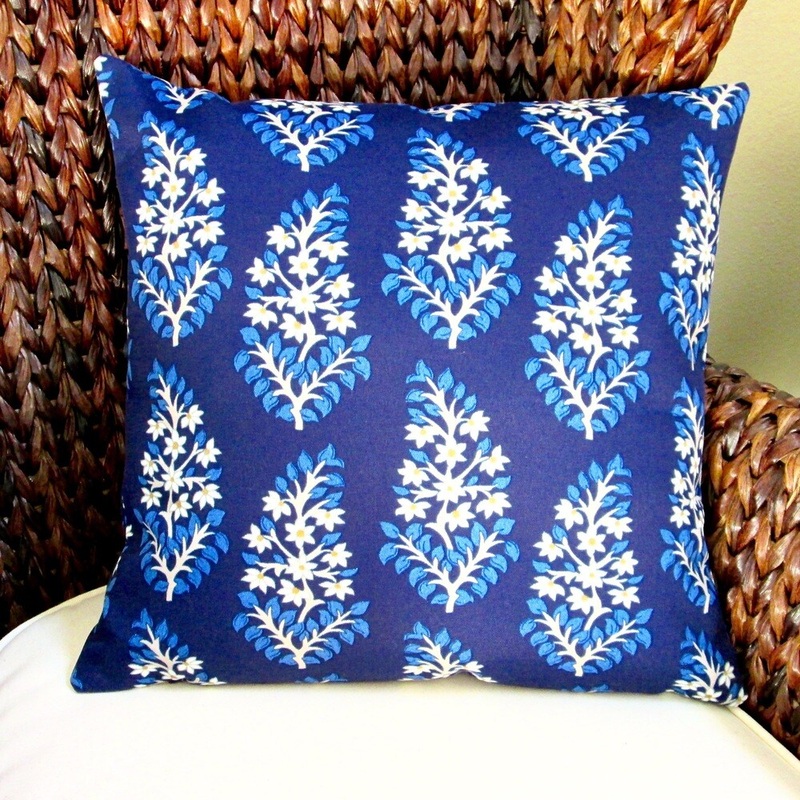 Artisan Pillows Outdoor 18-inch Medium Blue and Navy Blue Modern Contemporary Floral Throw Pillow (Set of 2)