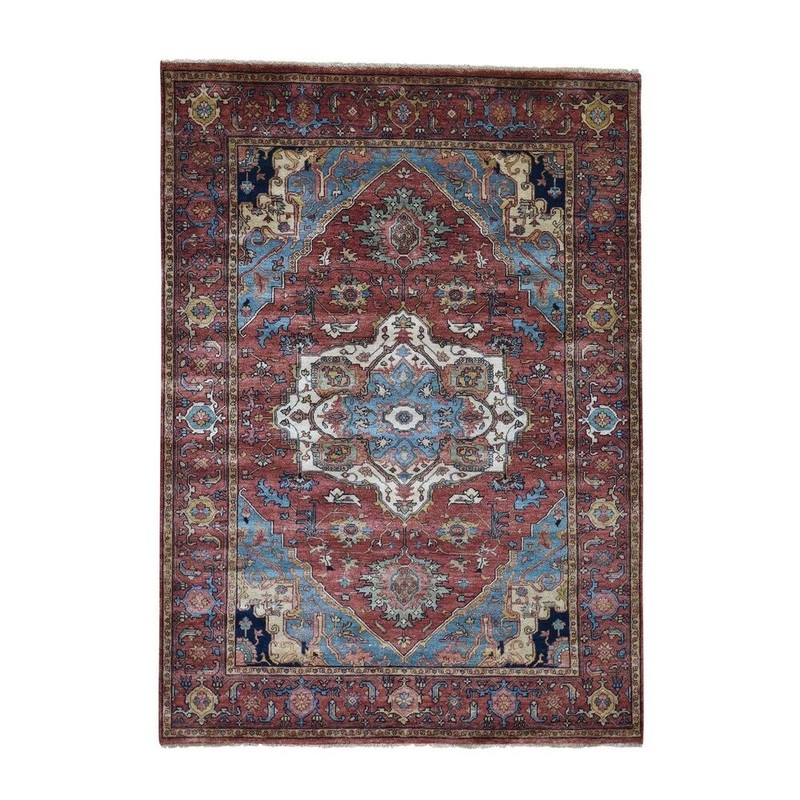 Shahbanu Rugs Antiqued Heriz Re-creation Pure Wool Hand-Knotted Oriental Rug (5'0" x 7'0") - 5'0" x 7'0"