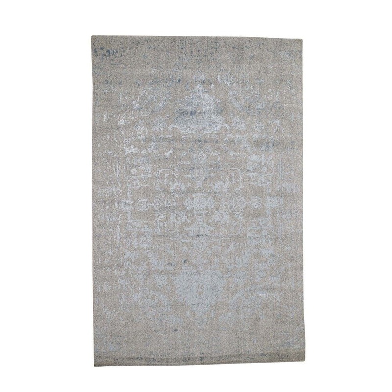 Shahbanu Rugs Silken Grey Broken Persian Heriz Design Hand-Loomed Oriental Rug (5'10" x 9'0") - 5'10" x 9'0"